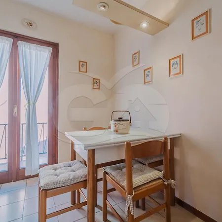 La Piazzetta Di - Goelba * مارتْشانا مارينا